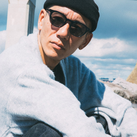 #06 BLACK × GREY / GRAYISH BLUE