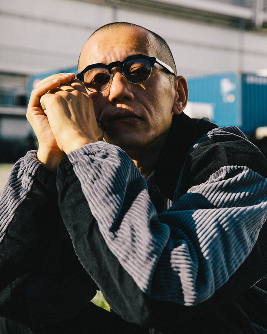 #18 BLACK / CLEAR to GREY (調光)