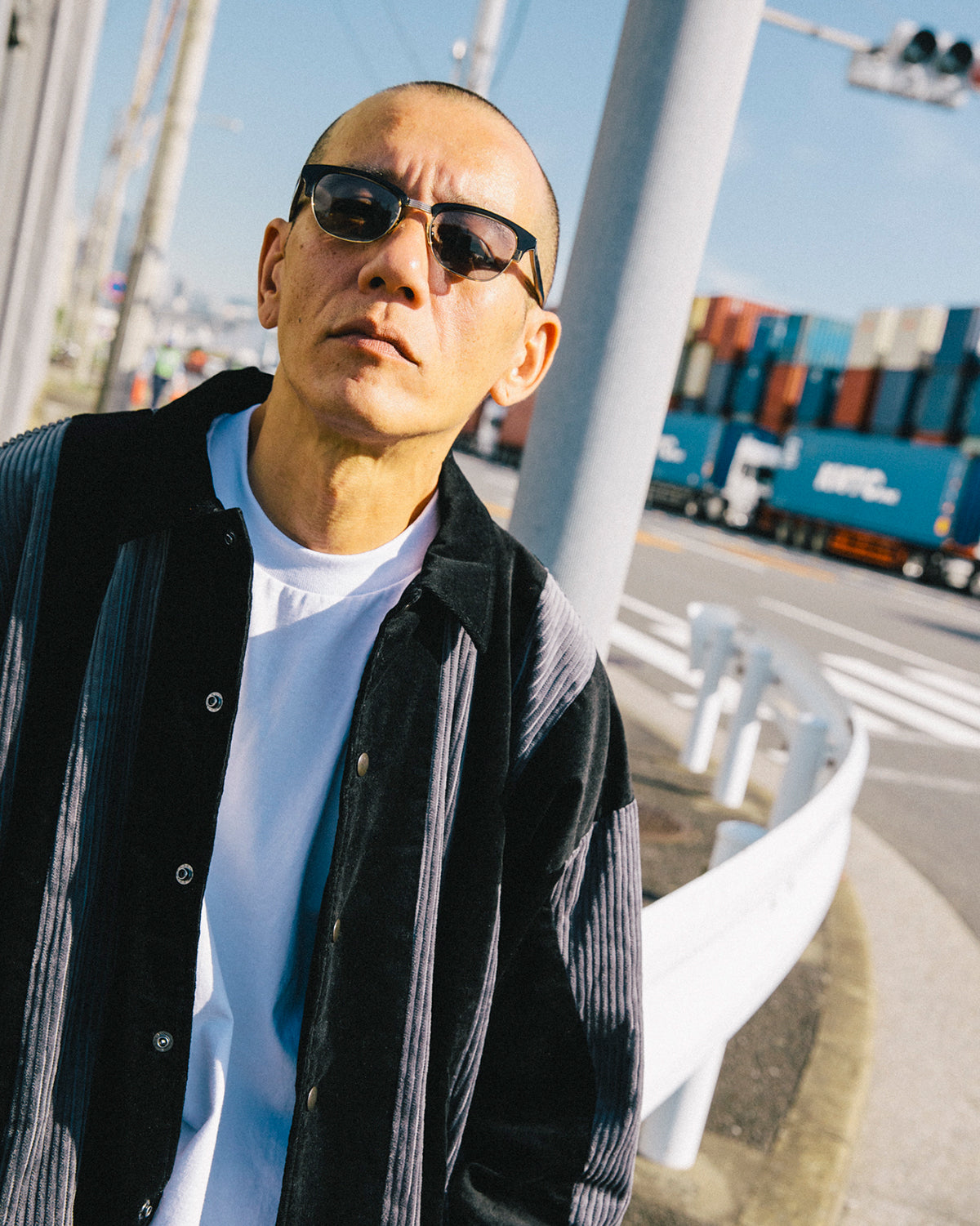 #19　GREY BROWN / CLEAR to GREY (調光)