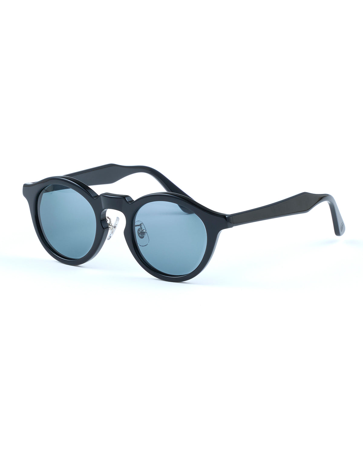 #21　BLACK / CLEAR to GREY (調光)